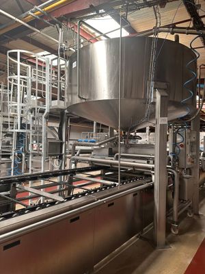Trémie de stockage en inox, capacité 10T sur piètement 150x1…