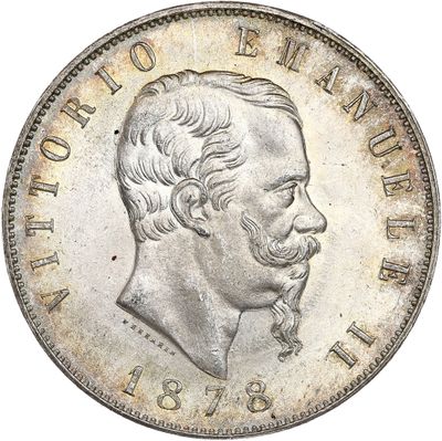 Gros plan sur une pièce de monnaie portant le visage d'un homme