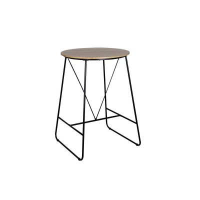 une image représentant un tabouret avec un assise en bois et des pieds en métal