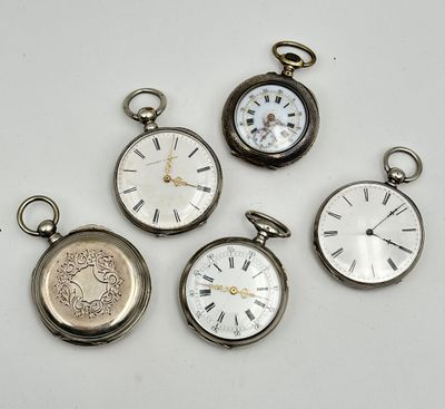 Lot de cinq MONTRES GOUSSET en argent 800 mil. gravées d'écussons styl