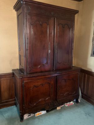 Bahut en chêne à deux corps à 4 portes moulurées et ferrures…