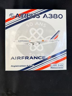 un autocollant sur lequel figure l'image d'un avion