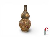 un vase orné d'un motif