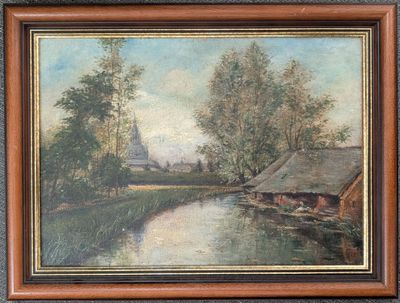 une peinture à l'huile représentant une scène fluviale avec un village en arrière-plan