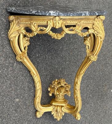 table console ancienne avec un plateau en marbre et un décor à la feuille d'or
