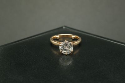 Bague en or jaune 750 sertie d'un diamant naturel taille bri…