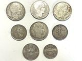 six types différents de pièces d'argent sont disposés en cercle
