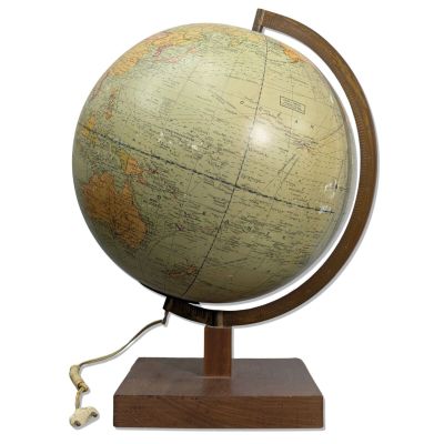 Globe terrestre éclairant en verre et pied en bois, années 1…