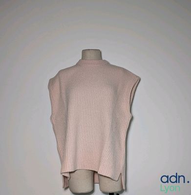 the back of a sweater on a mannequin mannequin mannequin mannequin mannequin mannequin mannequin mannequin mann