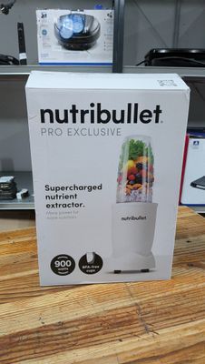 une boîte de Nutribullet posée sur une table