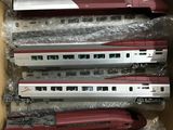 une boîte contenant tout un tas de trains différents