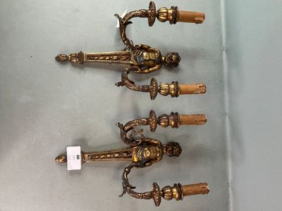 Paire d'APPLIQUES en bronze doré à deux bras de lumière.