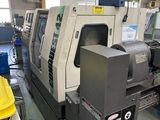 une machine qui se trouve à l'intérieur d'un bâtiment