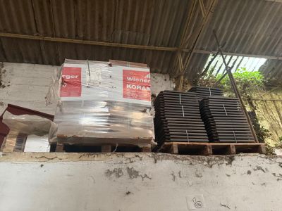 a pile of boxes and pallets sitting on a pallet