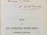 un vieux livre sur lequel figure un titre écrit à la main