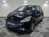 la photo d'une voiture noire garée dans un garage