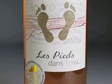 a bottle of wine with a label that says les pieds