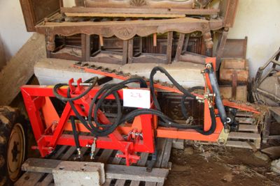 a picture of a machine that is sitting on a pallet