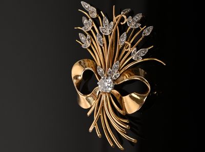Broche Années 50 en or 750/1000ème avec décor de gerbe