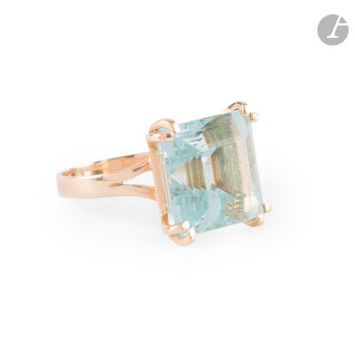 a close up of a ring with an aquamarine stone in it