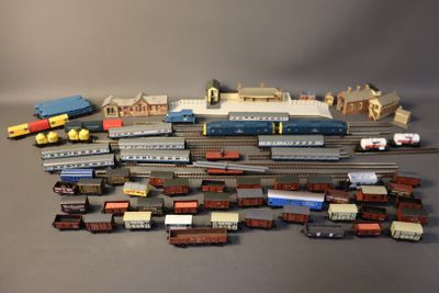 a lot of toy trains that are on the table