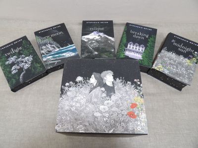 cinq livres posés sur une table