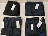 trois paires de pantalons noirs pour homme, encore étiquetés