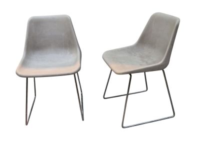 dans le style de Robin DAY Paire de chaises coques en résine… - Photo 1