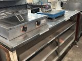 une grande machine installée dans une pièce