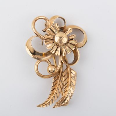 Broche feuillagée or gravé et ajouré 18K Vers 1950 - Photo 1