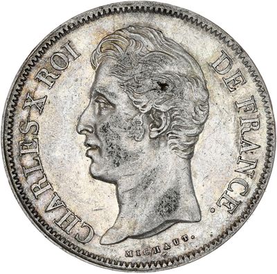 gros plan d'une pièce de monnaie sur laquelle figure un visage de femme