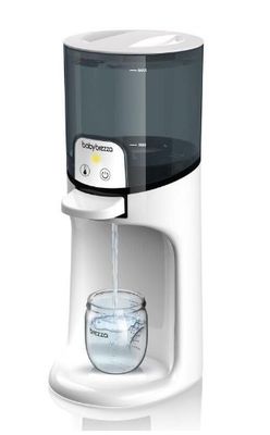 un gros plan d'un distributeur d'eau sur fond blanc
