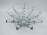 bol en verre transparent orné d'un motif floral au fond