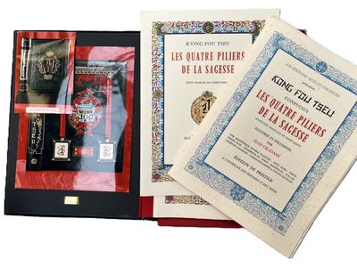 Plusieurs livres sont empilés les uns sur les autres sur une table