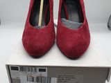 brand new women ' s red sued pumps size 7 5