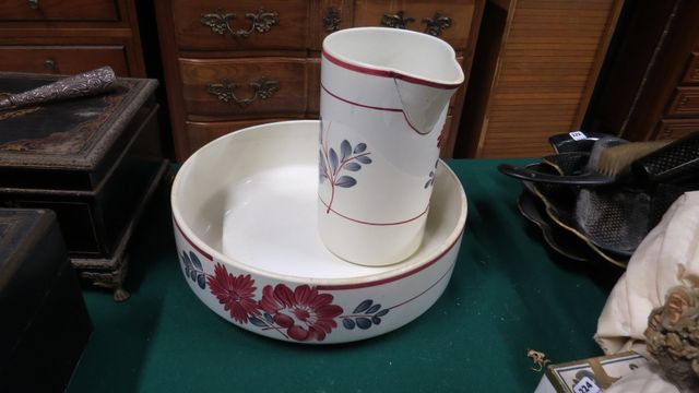 Nécessaire de toilette en faïence bassin et broc 