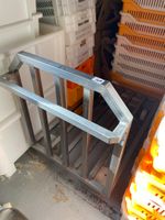Un chariot à poussoir en inox