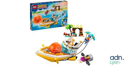 une boîte de Lego avec un bateau miniature et une boîte de Lego