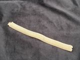 un gros plan sur un morceau de tissu muni d'une fermeture à glissière