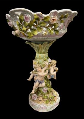 PORCELAINE DE SAXE Belle coupe ajourée en porcelaine émaillé…