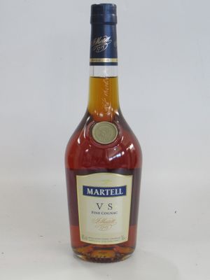 la bouteille est vide et prête à être remplie de vin