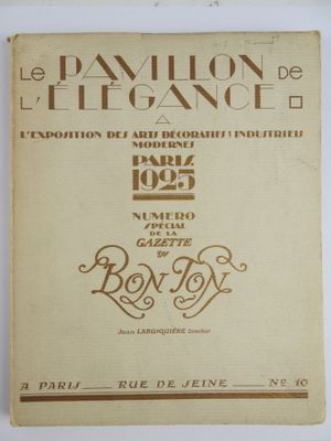 gros plan d'un livre sur une table à fond blanc