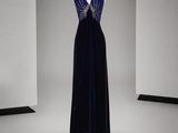 le dos d'une robe sur un mannequin mannequin mannequin mannequin mannequin mannequin mannequin mannequin mann