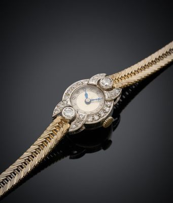 une montre de femme ancienne sertie de diamants, montée sur un bracelet en or