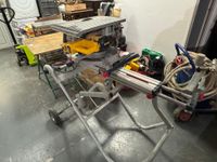 scie orientable DEWALT sur support BOSCH