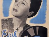 une vieille affiche de cinéma sur laquelle figure le visage d'une femme