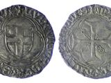 une pièce d'argent représentant une croix au recto et un bouclier au verso