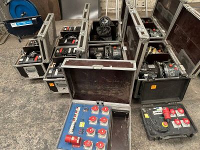 many different types of equipment that are sitting on the ground