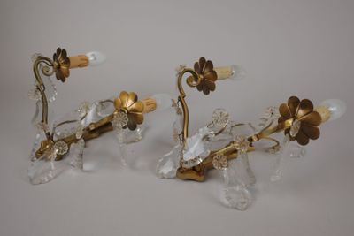 Paire d'appliques en bronze doré à deux bras de lumières orn…