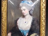 portrait d'une dame portant un bonnet bleu et une robe bleue
